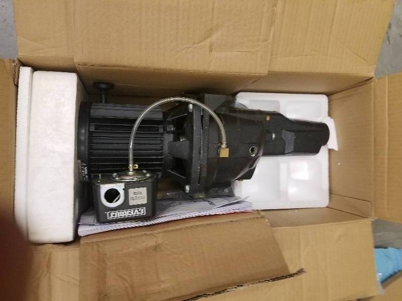 lot 112 image: Everbilt 1 HP Convertible Jet Pump