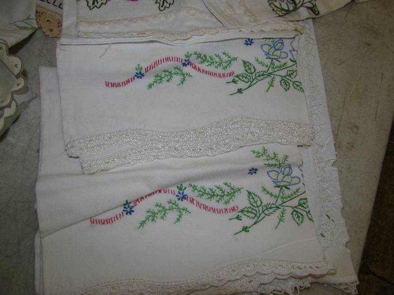 lot 265 image: Linens
