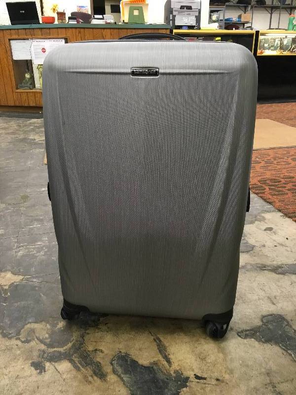 lot 252 image: SAMSONITE HARD SIDE LUGGAGE SET, 2 PC, MSRP $159.99