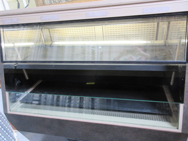 lot 714 image: REFRIGERATED CASE