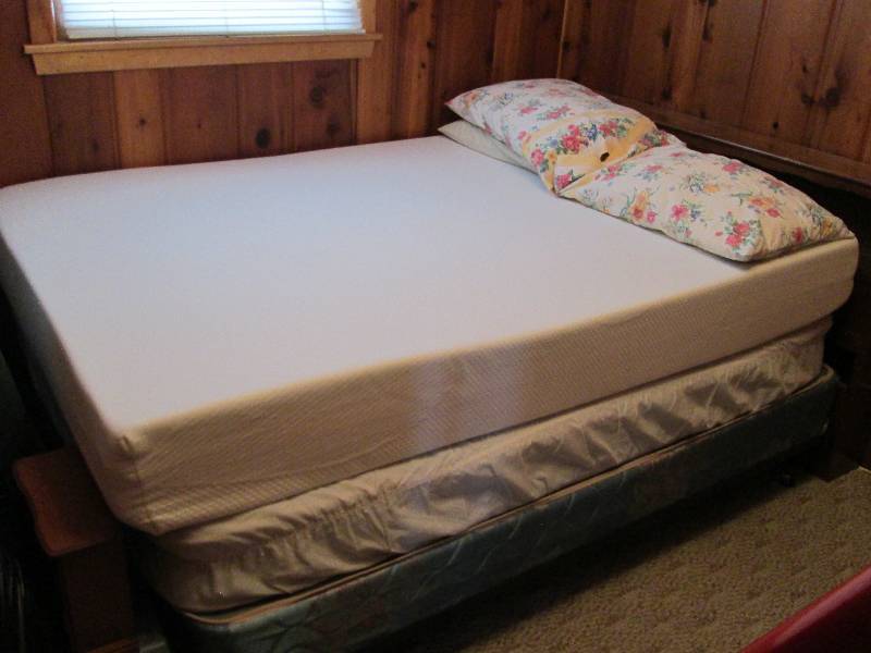 lot 9 image: Full Sized Bed Set