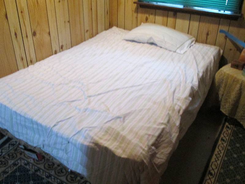 lot 11 image: Full Sized Bed Set