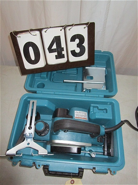 Makita 3-14 Planer