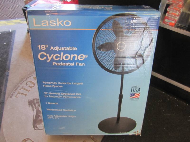 lot 15 image: Lasco 18 Adjustable Cyclone Pedest...