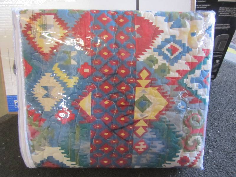 lot 50 image: Twin Size Bedspread  F-1...