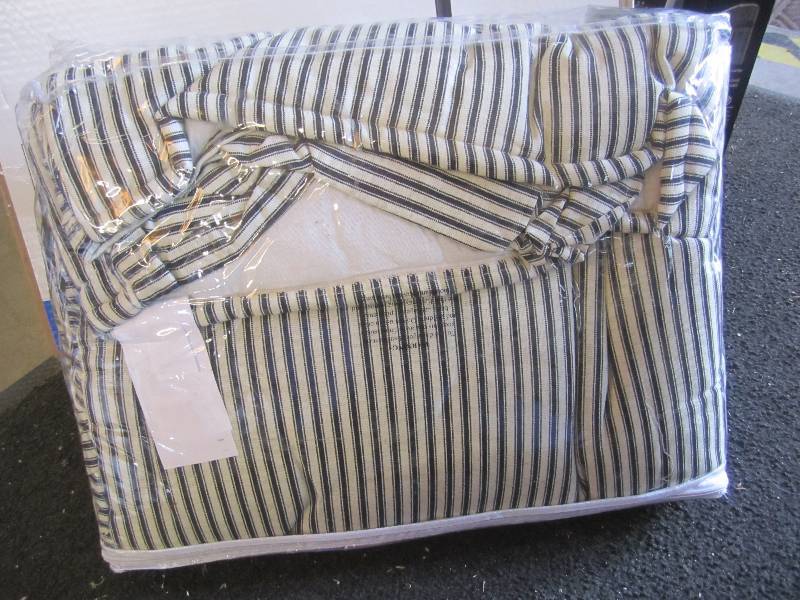 lot 53 image: Twin Size Toile Stripe Black Bedspr...