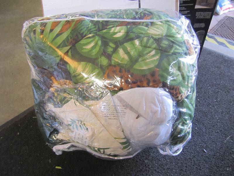 lot 56 image: Twin Size Cheetah Bed In A Bag  F-1...