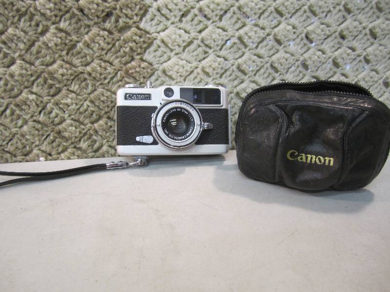 lot 78 image: Canon Demi EE17 35mm Camera with Ca...