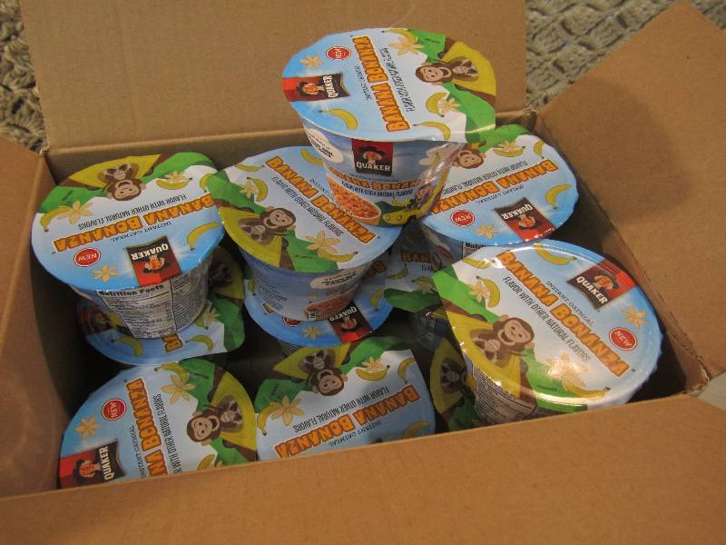 lot 102 image: Case with 11 Cups Quaker Banana Bon...