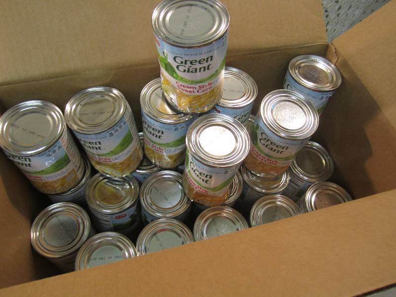 lot 113 image: Lot of 24 Dented Cans Green Giant C...