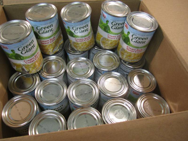 lot 114 image: Lot of 24 Dented Cans Green Giant C...