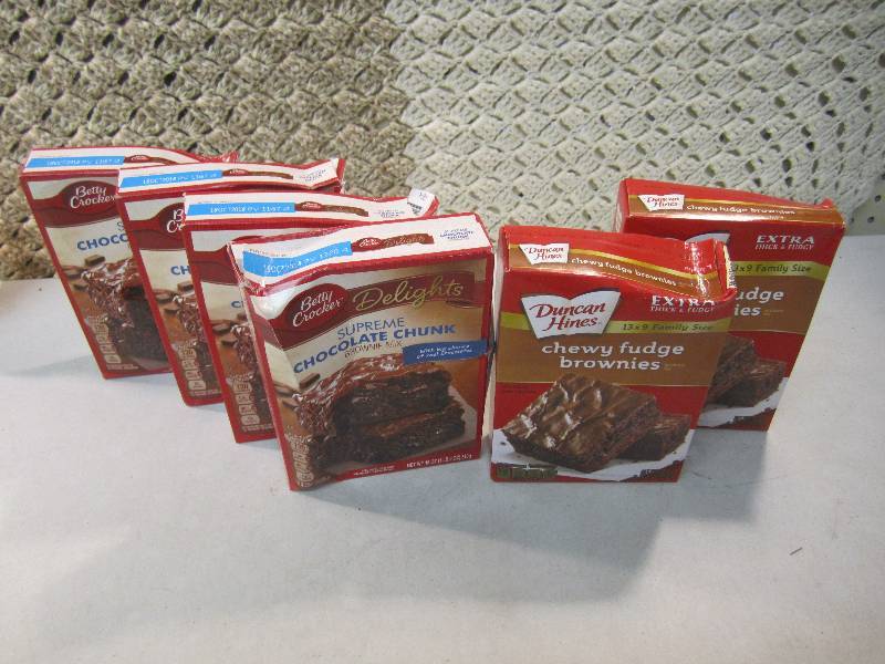 lot 127 image: Mix Lot of 6 Dinged Up Boxes Browni...