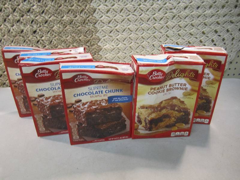 lot 128 image: Mix Lot of 6 Dinged Up Boxes Browni...