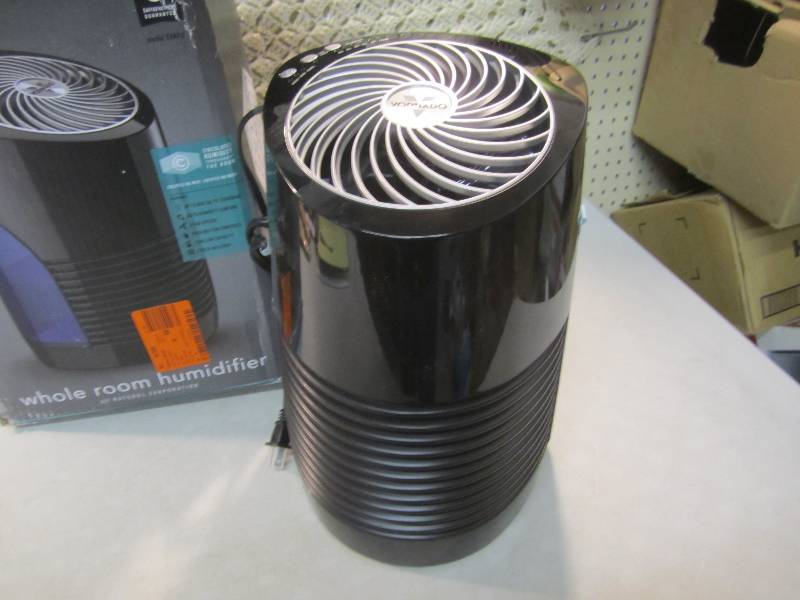 lot 132 image: Vornado Whole Room Humidifier Open...