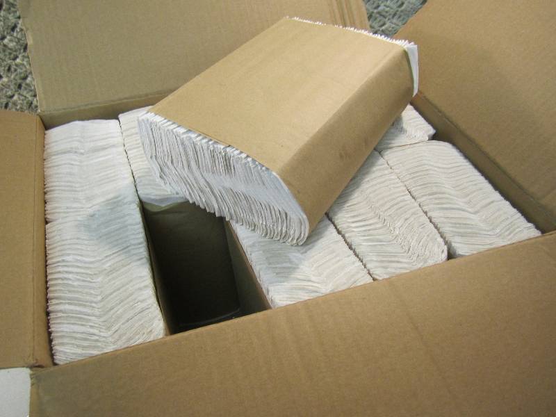 lot 159 image: Case of 2400 White C-Fold Towels 10...