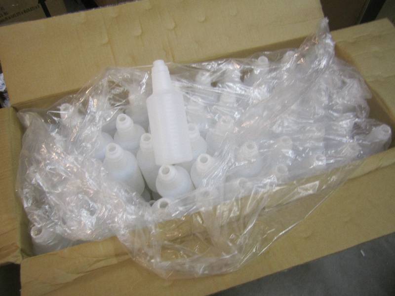 lot 175 image: Case of 96 - 32 ounce Plastic Bottl...
