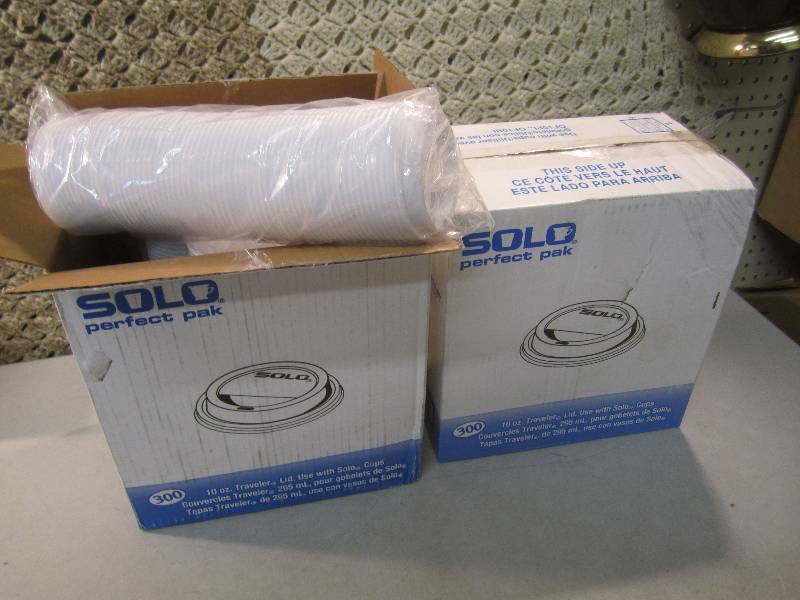 lot 302 image: 600 Solo 10 oz Traveler Cup Lids 2 ...