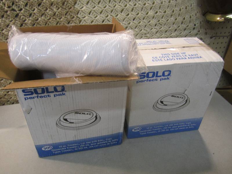 lot 303 image: 600 Solo 10 oz Traveler Cup Lids 2 ...