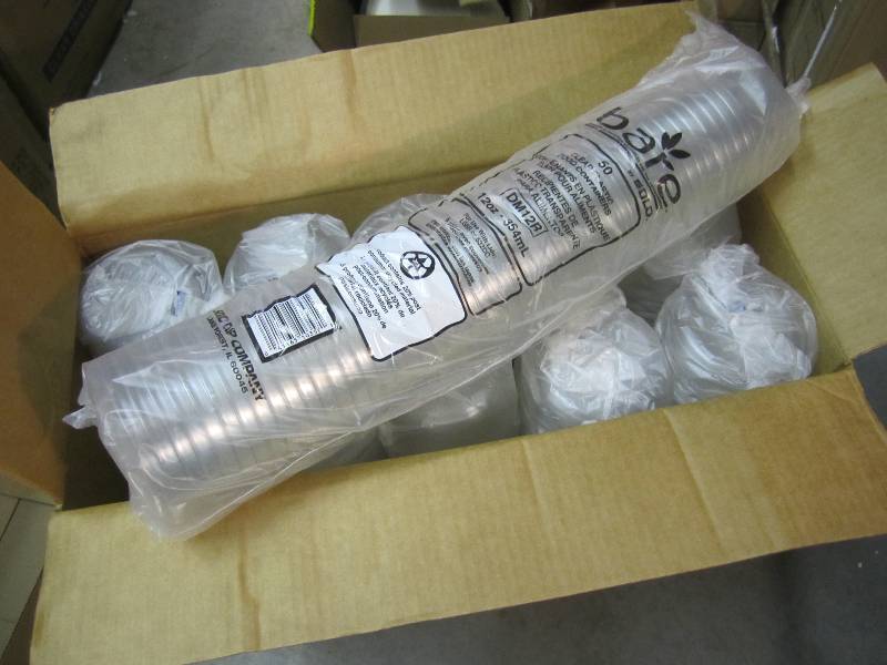 lot 321 image: Case of 500 Clear 12 oz Plastic Foo...