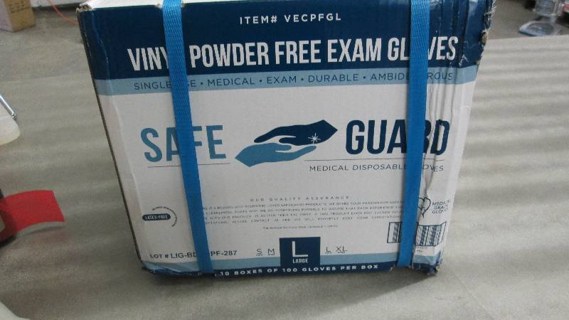 lot 12 image: Case of 10 boxes of 100 Vinyl  Larg...