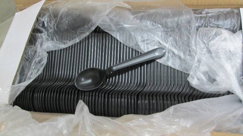 lot 52 image: Heavyweight Cutlery, Soup Spoons, 6...