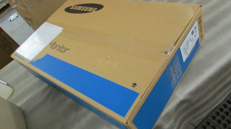 lot 134 image: Samsung 21.5 Screen LCD Monitor (S...