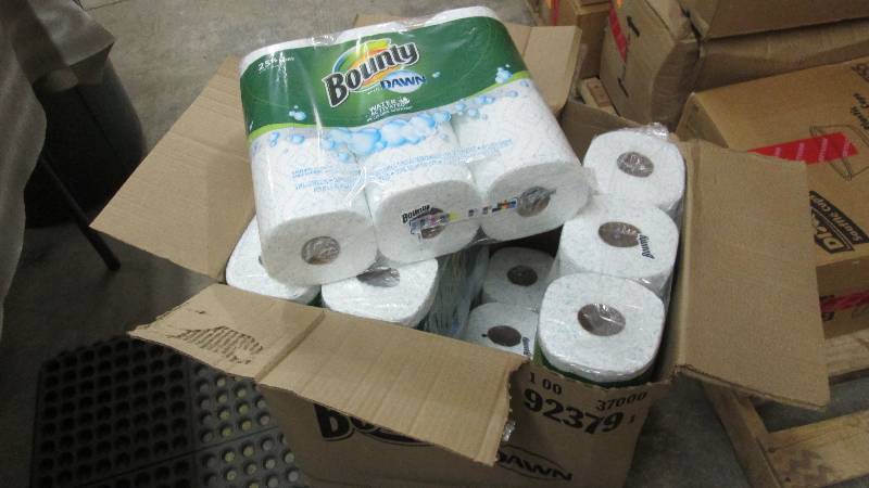 lot 139 image: Large Case of 24 Rolls Bounty Paper...