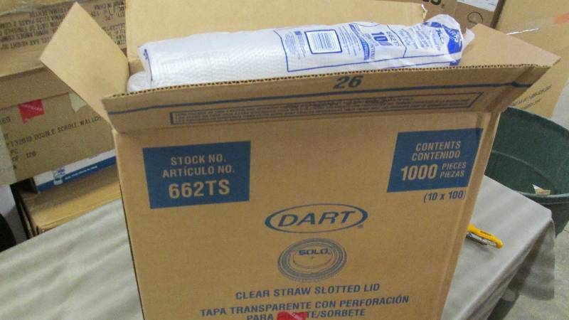 lot 183 image: Dart Solo 662TS 12 oz. Clear Plasti...