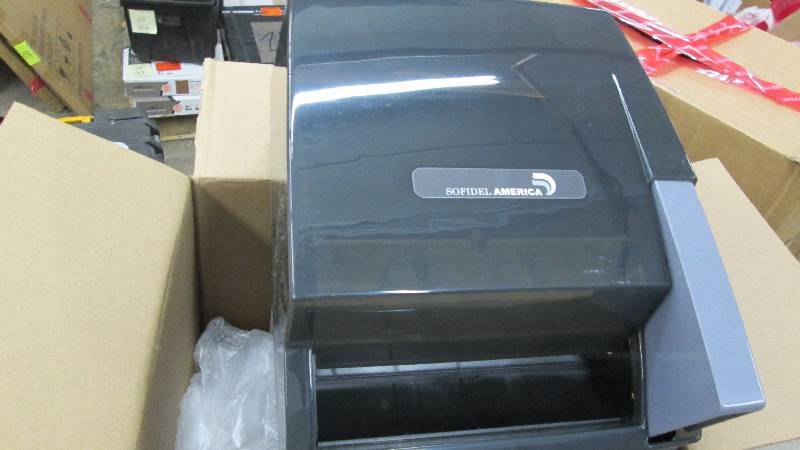 lot 204 image: Sofidel America Easy Touch Roll Tow...