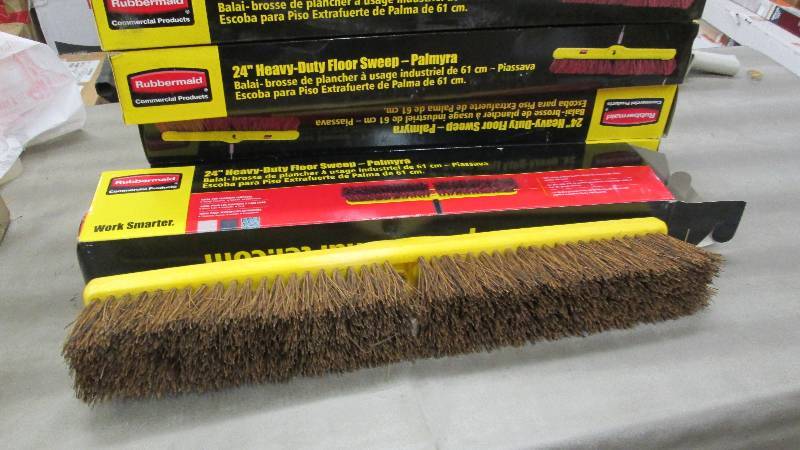 lot 218 image: Lot of 5 Rubbermaid 24 inch Plastic...