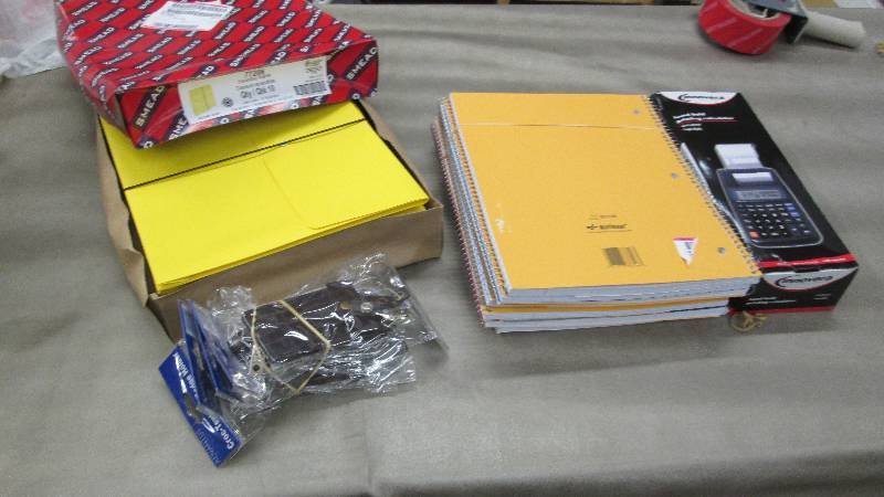 lot 224 image: Box of 10 Expandable Wallets from S...