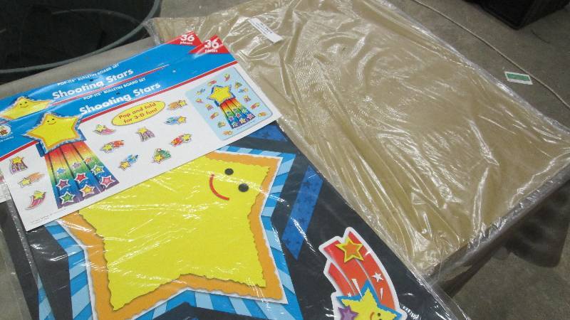 lot 243 image: 25 Pieces GoldSilver Poster Board ...