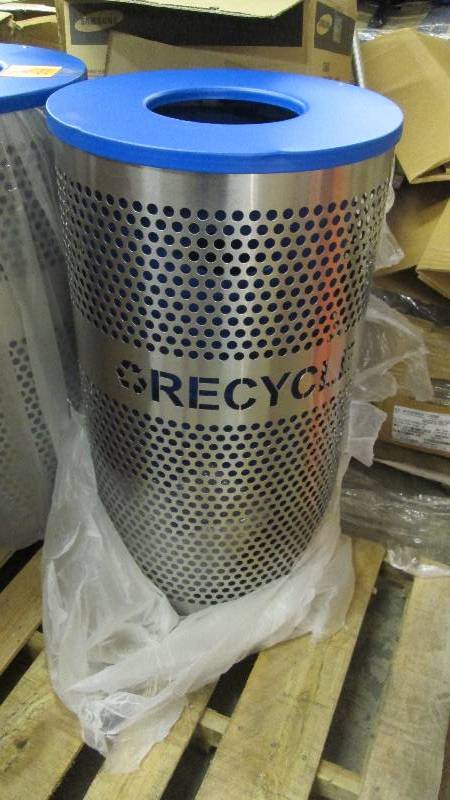 lot 279 image: Large Metal  Recycling Bin with Lin...