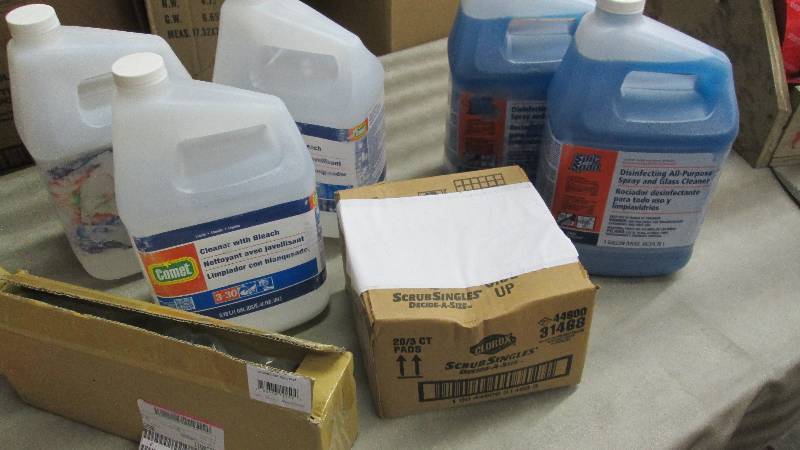 lot 281 image: Lot of 3 Gallons Comet Cleaner with...