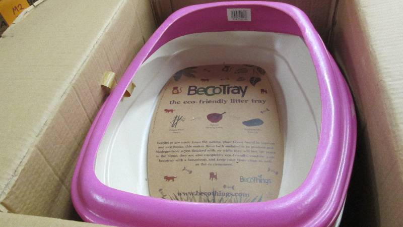 lot 284 image: Lot of 5 Beco Pets High Back Cat Li...