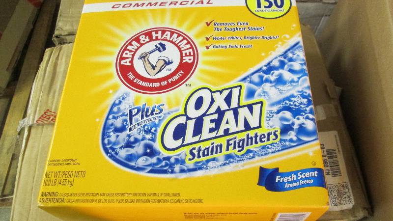 lot 298 image: Case of 3 Arm & Hammer Powder Laund...