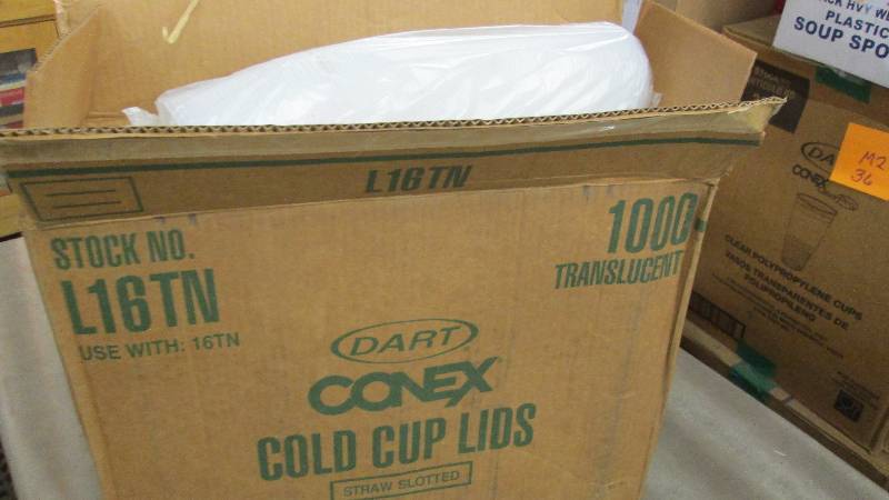 lot 305 image: Dart L16TN Conex Cold Cup Lids for ...