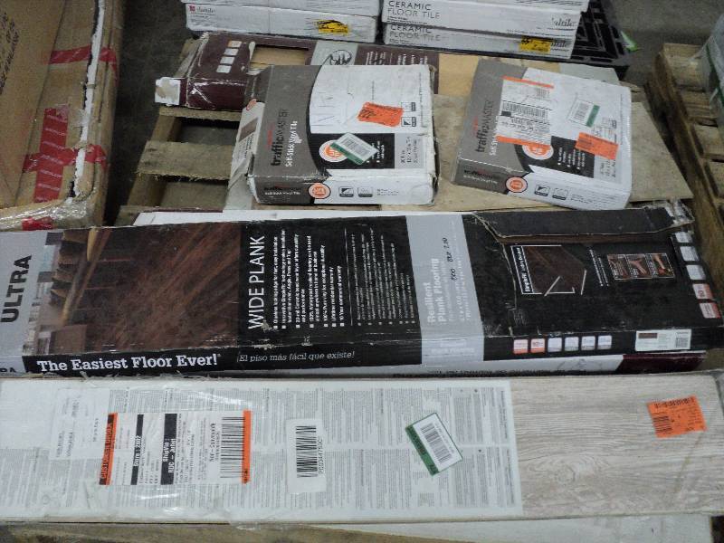 lot 114 image: Mixed lot of flooring - see all pic...
