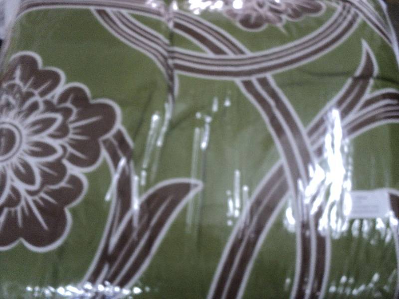lot 136 image: Arietta twin size bed in a bag...