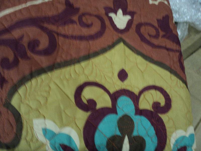 lot 150 image: queen size comforter...