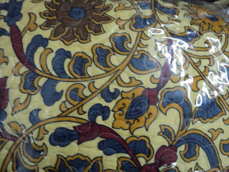 lot 165 image: king size comforter...