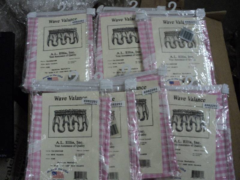 lot 180 image: 7 Gingham wave valances...