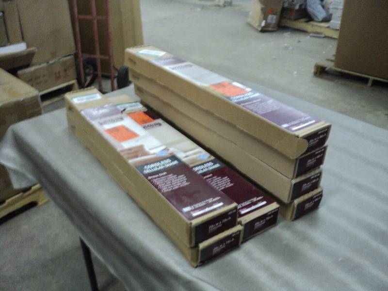 lot 204 image: 7 HOME DECORATORS COLLECTION 23 bl...