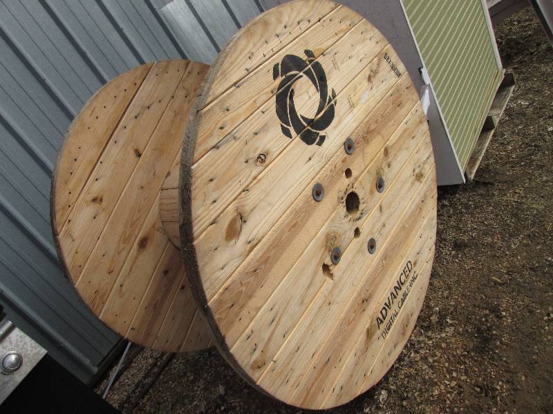 lot 12 image: Wood cable spool  52 inch circle, 3...