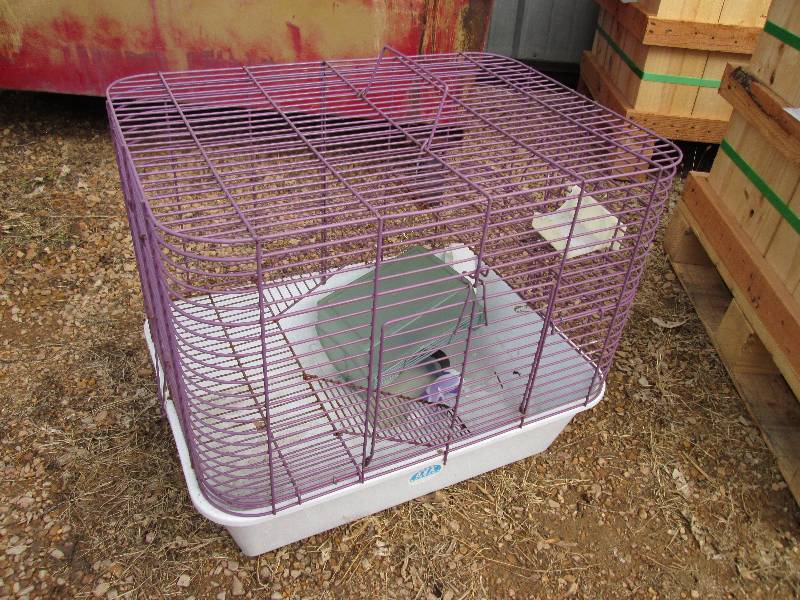 lot 15 image: Wire chinchilla or small pet cage...