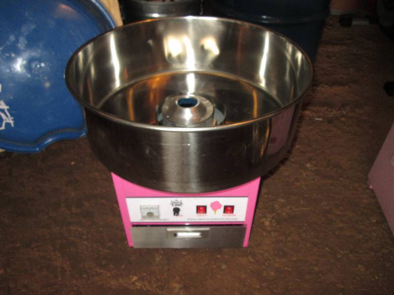 lot 24 image: Carnival King cotton candy machine...