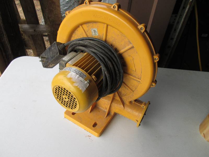 lot 26 image: Blower for inflatables or other air...