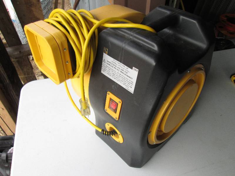 lot 28 image: Zoom air blower...