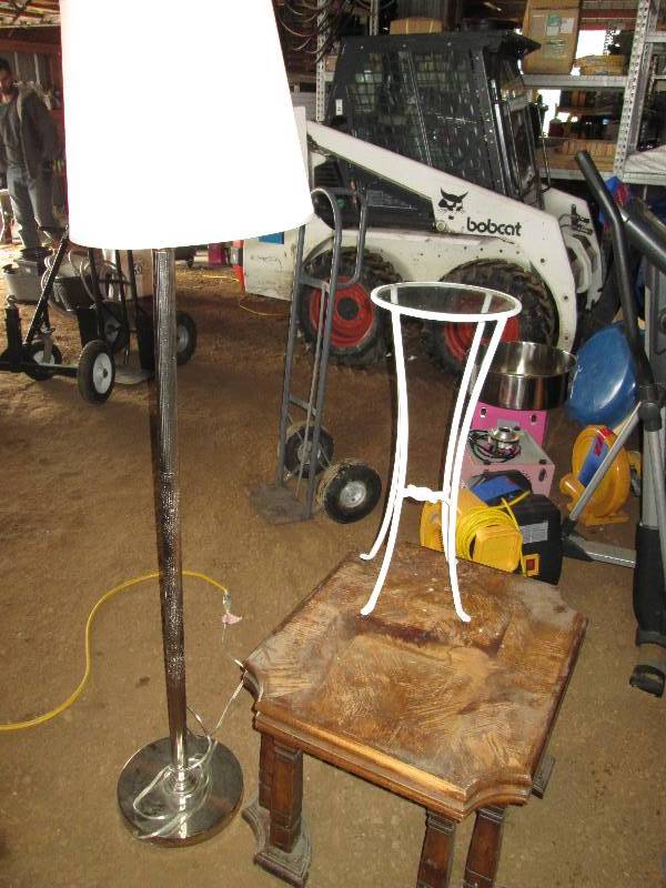 lot 29 image: End table stand and lamp...