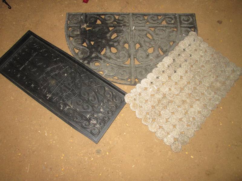lot 34 image: Door mats and boot tray...
